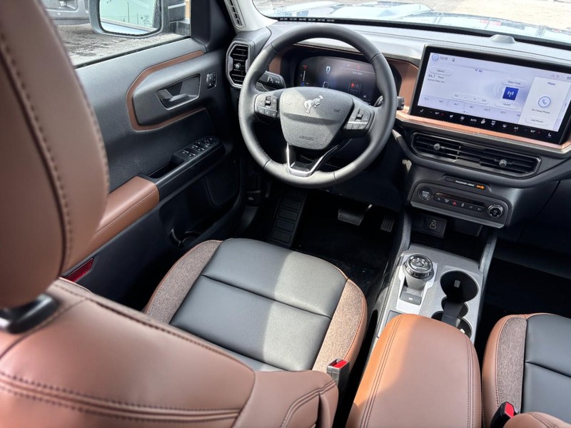 Ford Bronco Sport Vehicle Full-screen Gallery Image 14