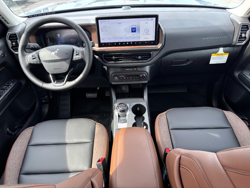 Ford Bronco Sport Vehicle Full-screen Gallery Image 15