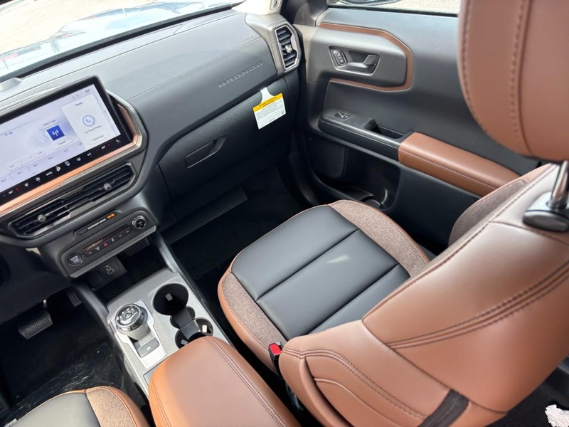 Ford Bronco Sport Vehicle Full-screen Gallery Image 16