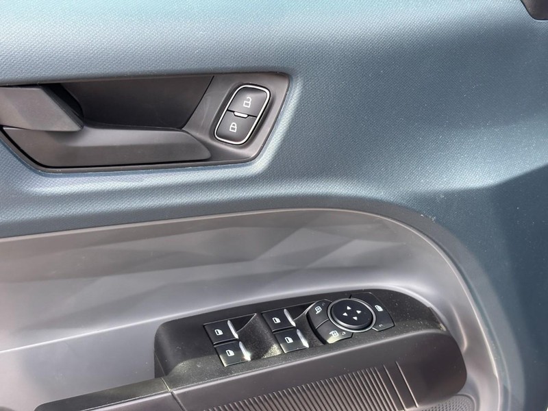 Ford Maverick Vehicle Full-screen Gallery Image 18