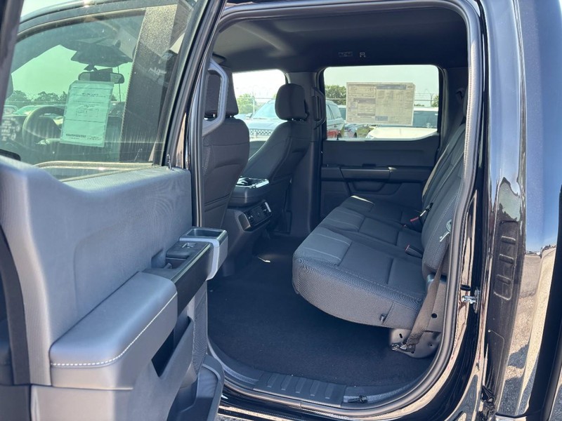 Ford F-150 Vehicle Full-screen Gallery Image 13