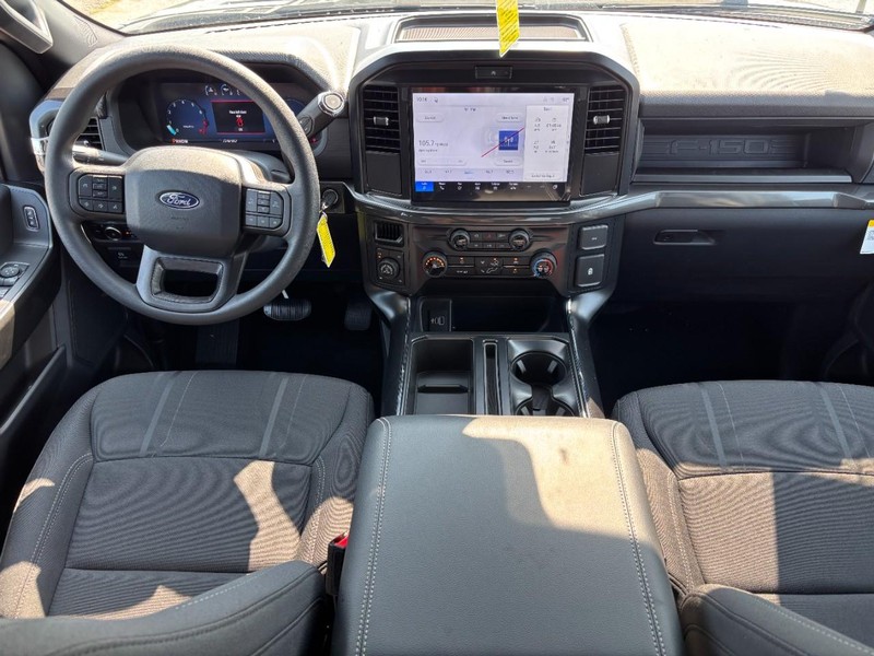 Ford F-150 Vehicle Full-screen Gallery Image 15