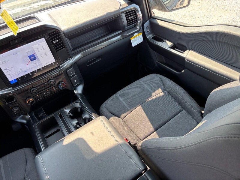 Ford F-150 Vehicle Full-screen Gallery Image 16