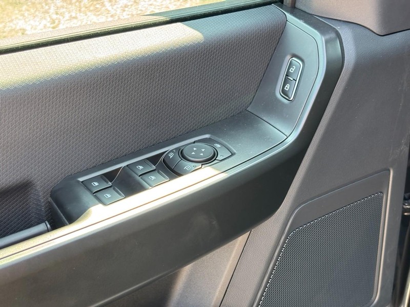 Ford F-150 Vehicle Full-screen Gallery Image 18