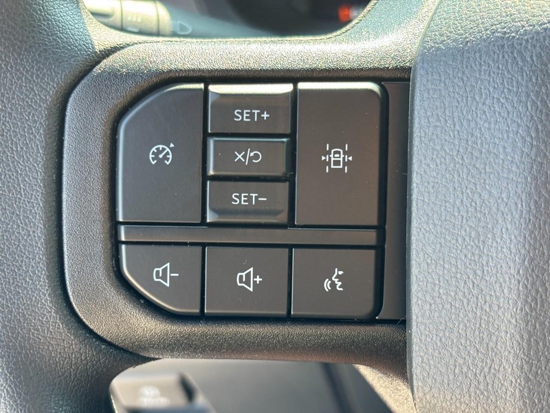Ford F-150 Vehicle Full-screen Gallery Image 19