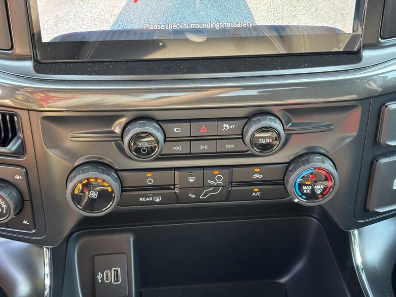 Ford F-150 Vehicle Full-screen Gallery Image 24