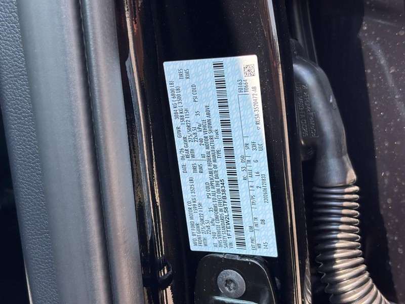 Ford F-150 Vehicle Full-screen Gallery Image 25