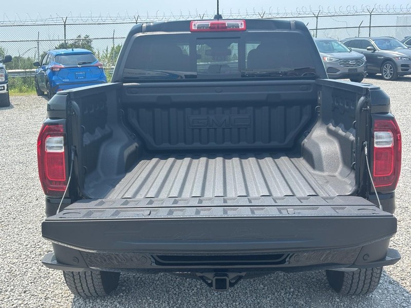 GMC Canyon Vehicle Image 11