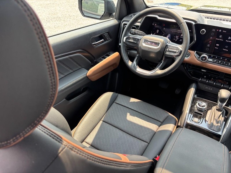 GMC Canyon Vehicle Image 14