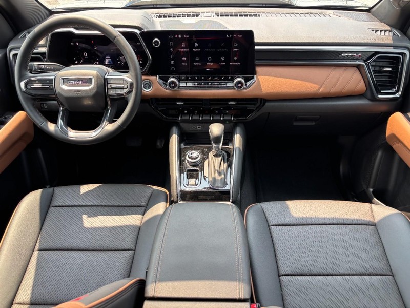 GMC Canyon Vehicle Image 15