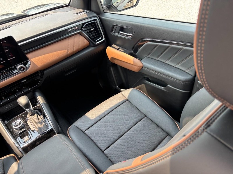 GMC Canyon Vehicle Image 16