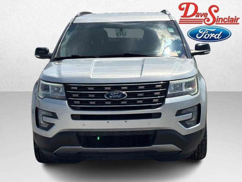 Ford Explorer Vehicle Full-screen Gallery Image 02