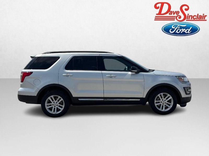 Ford Explorer Vehicle Full-screen Gallery Image 05