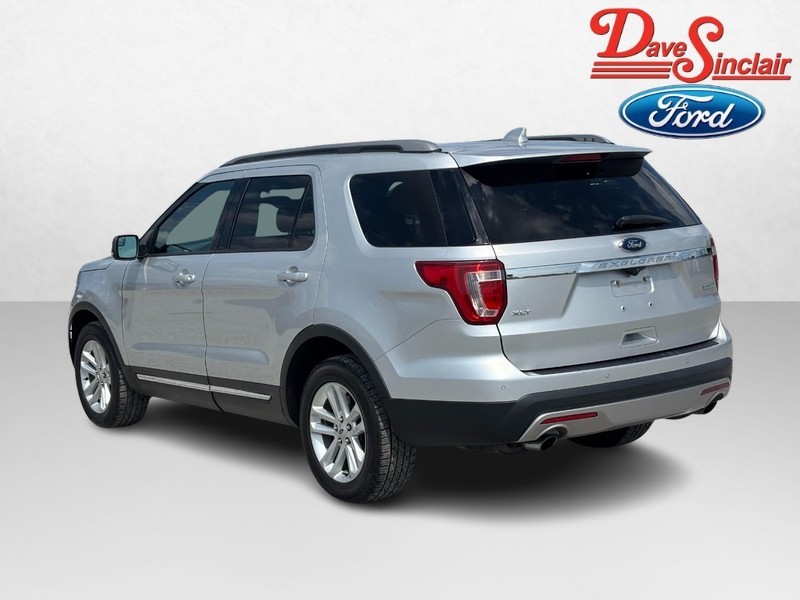 Ford Explorer Vehicle Full-screen Gallery Image 09