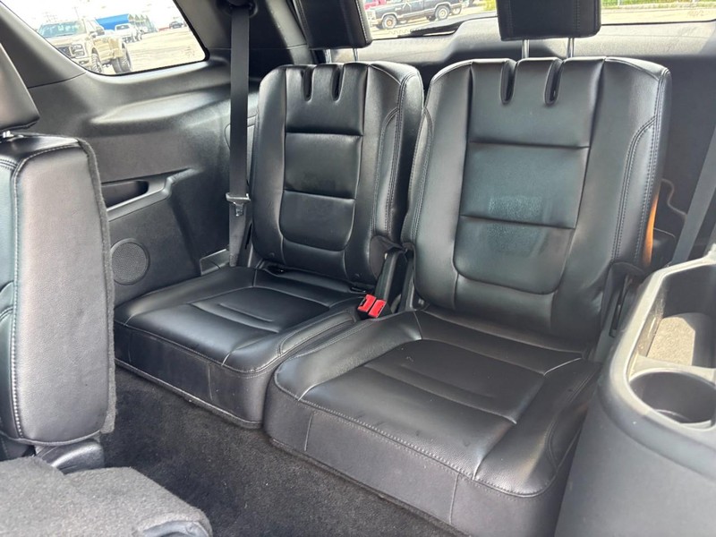 Ford Explorer Vehicle Full-screen Gallery Image 13