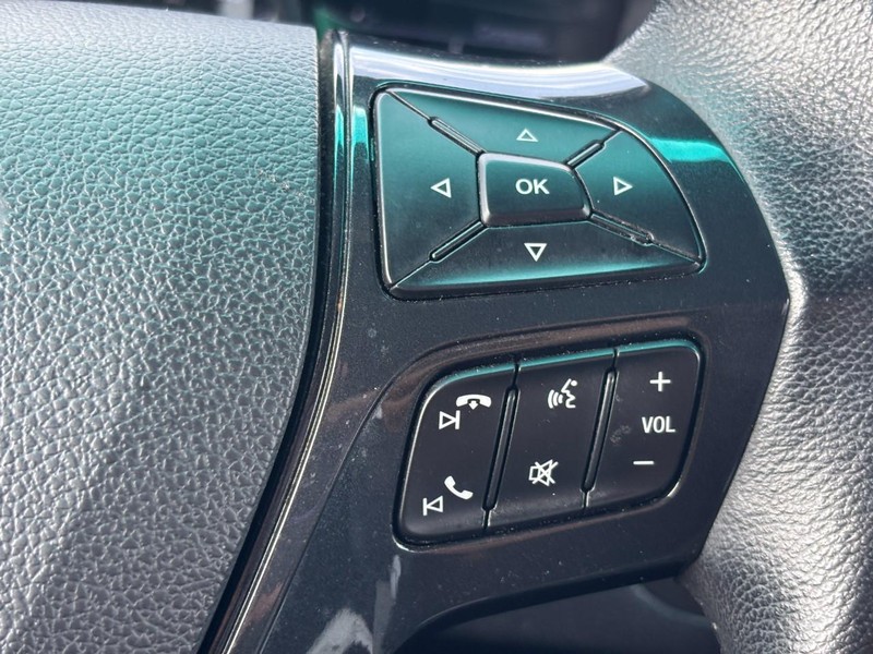 Ford Explorer Vehicle Full-screen Gallery Image 21