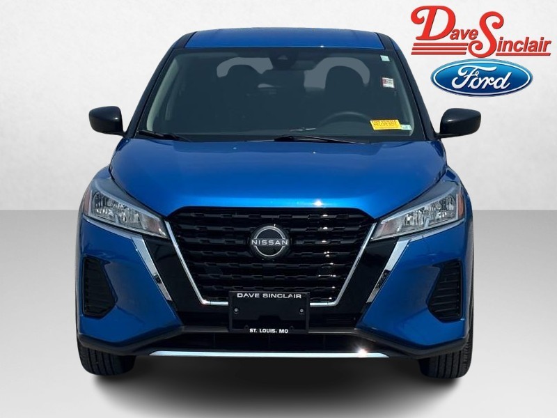 Nissan Kicks Play Vehicle Full-screen Gallery Image 02
