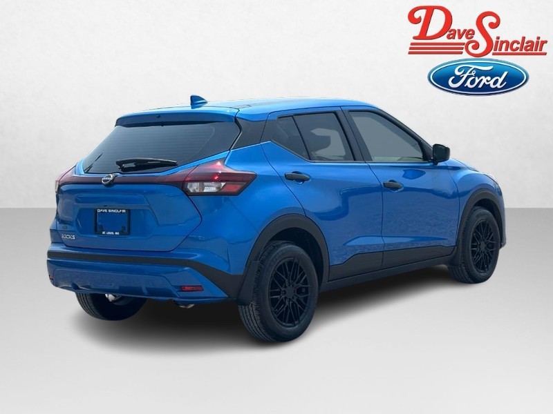 Nissan Kicks Play Vehicle Full-screen Gallery Image 07