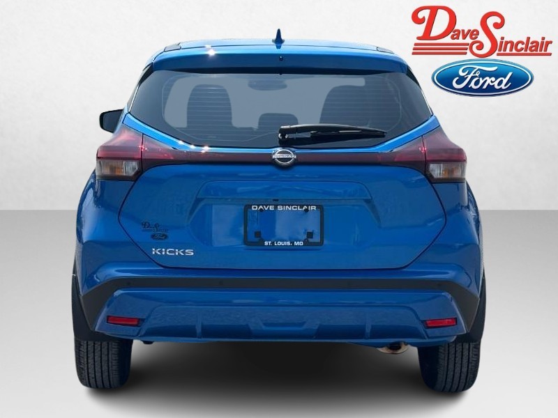 Nissan Kicks Play Vehicle Full-screen Gallery Image 08