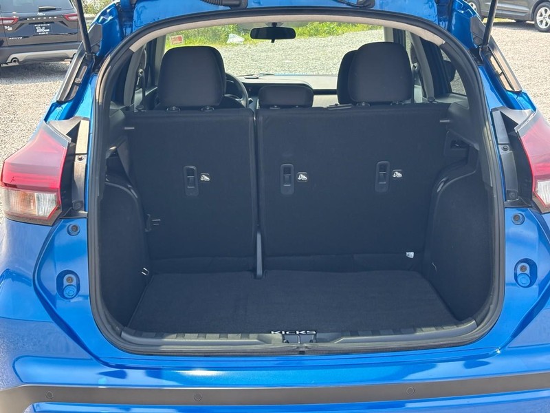 Nissan Kicks Play Vehicle Full-screen Gallery Image 11