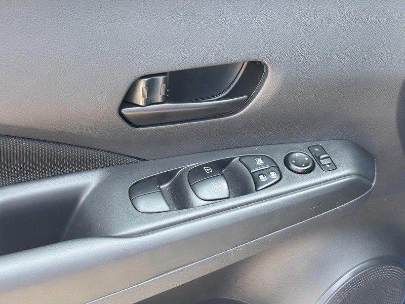 Nissan Kicks Play Vehicle Full-screen Gallery Image 18
