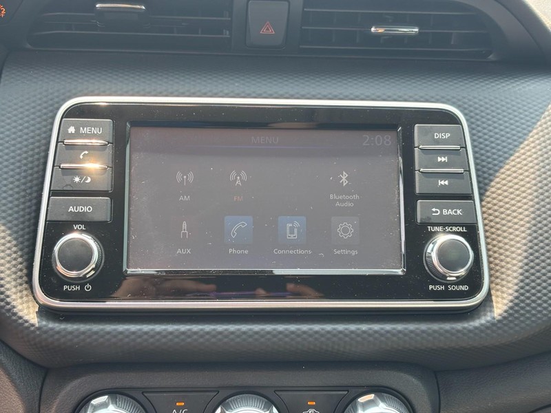 Nissan Kicks Play Vehicle Full-screen Gallery Image 22