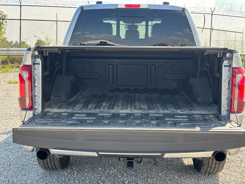 Ford F-150 Vehicle Full-screen Gallery Image 11