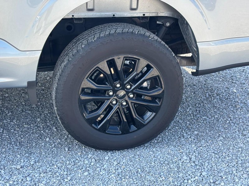 Ford F-150 Vehicle Full-screen Gallery Image 12