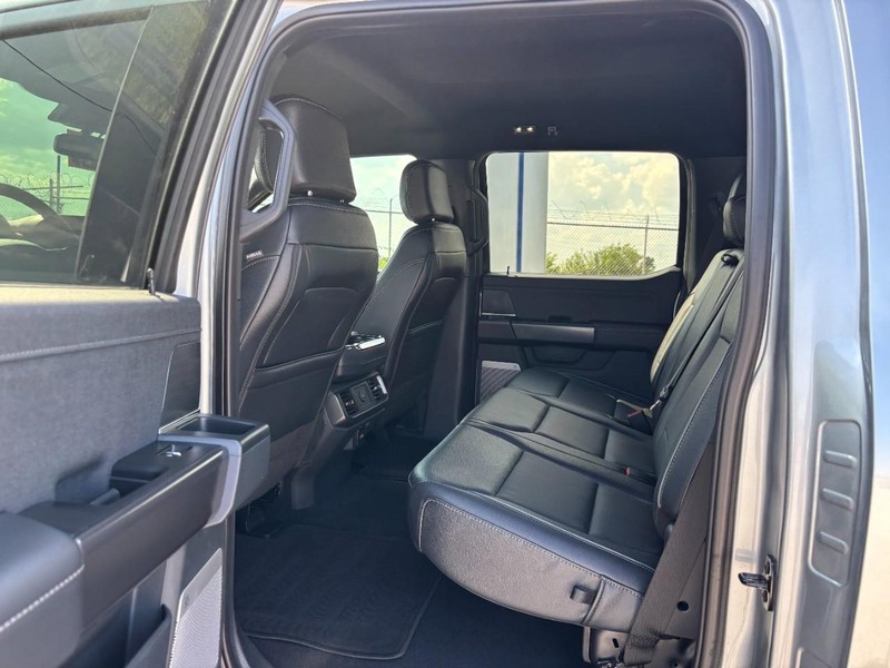 Ford F-150 Vehicle Full-screen Gallery Image 13
