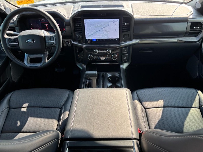 Ford F-150 Vehicle Full-screen Gallery Image 15