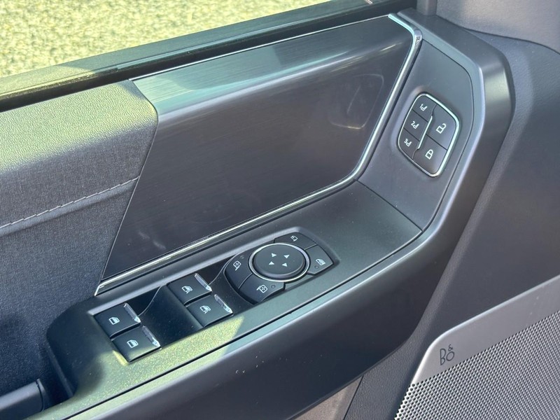 Ford F-150 Vehicle Full-screen Gallery Image 18