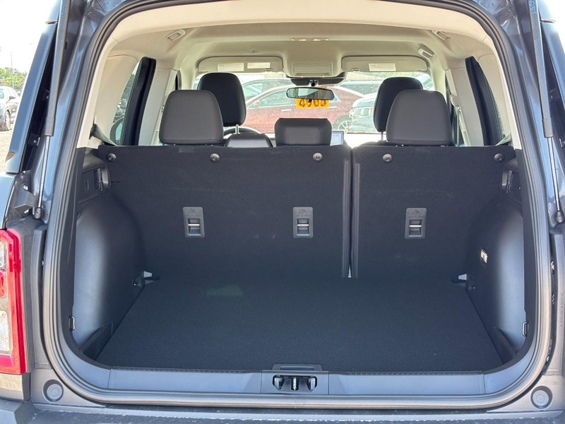 Ford Bronco Sport Vehicle Full-screen Gallery Image 11
