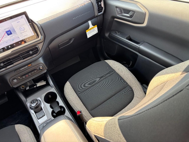 Ford Bronco Sport Vehicle Full-screen Gallery Image 16
