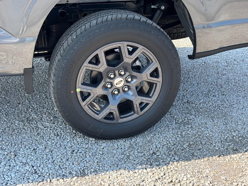Ford F-150 Vehicle Full-screen Gallery Image 12