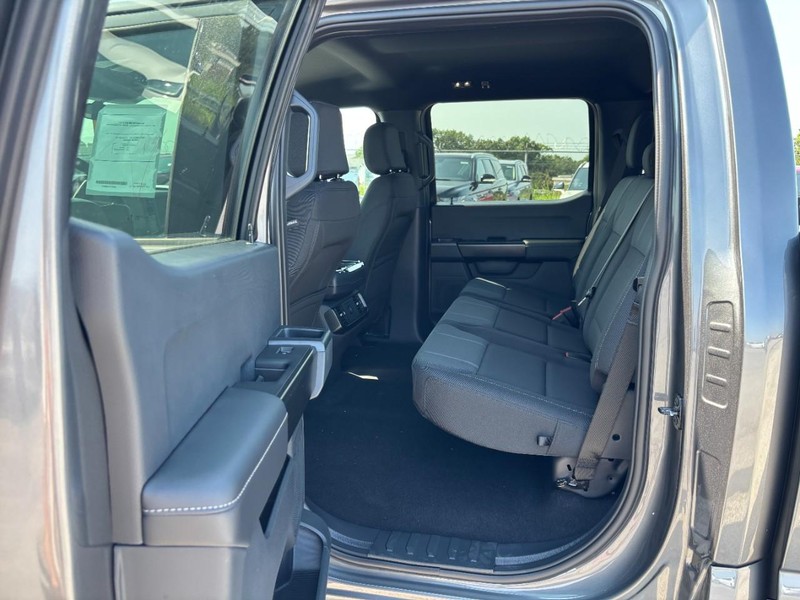 Ford F-150 Vehicle Full-screen Gallery Image 13