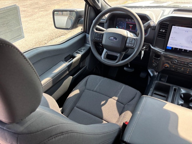 Ford F-150 Vehicle Full-screen Gallery Image 14