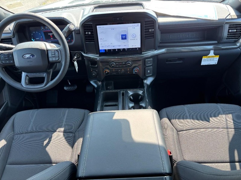 Ford F-150 Vehicle Full-screen Gallery Image 15