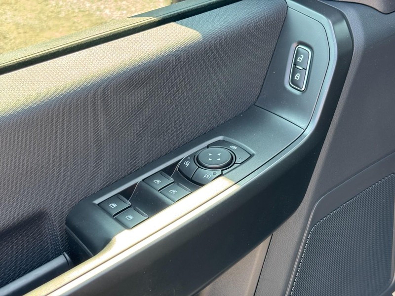 Ford F-150 Vehicle Full-screen Gallery Image 18