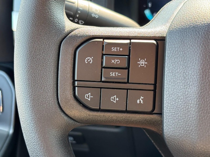 Ford F-150 Vehicle Full-screen Gallery Image 19