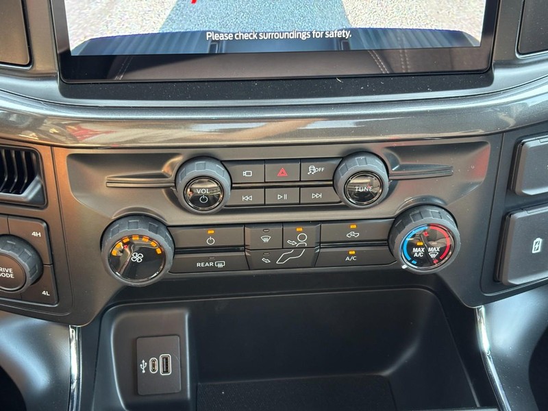 Ford F-150 Vehicle Full-screen Gallery Image 24