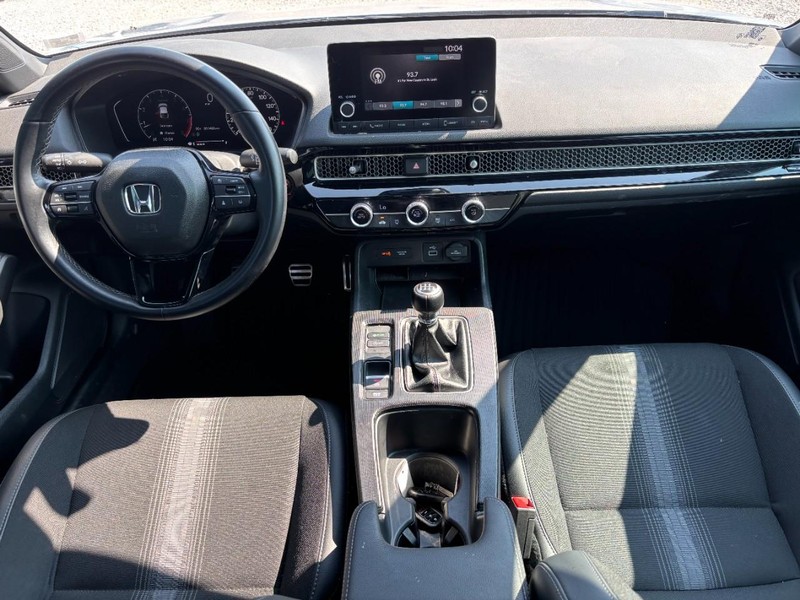 Honda Civic Hatchback Vehicle Full-screen Gallery Image 15