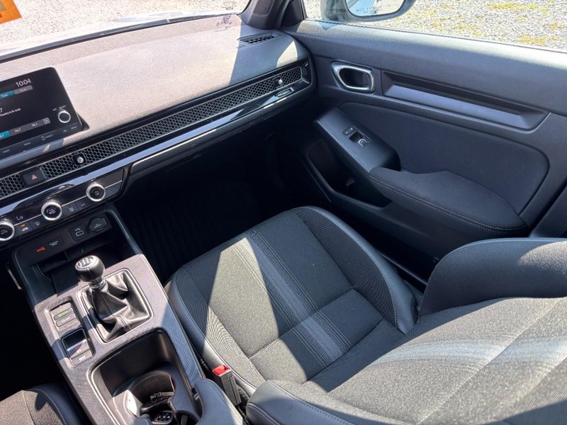 Honda Civic Hatchback Vehicle Full-screen Gallery Image 16