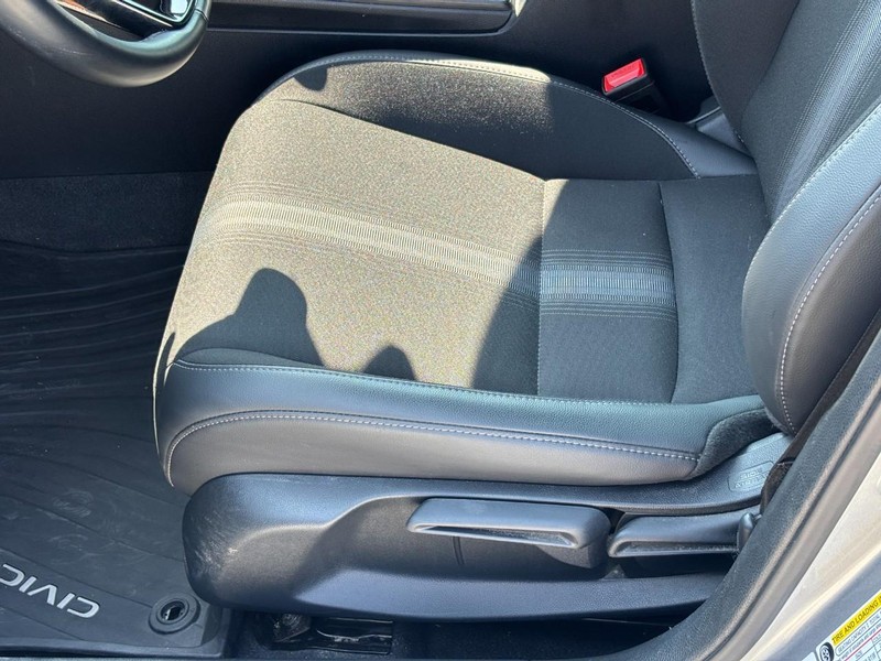 Honda Civic Hatchback Vehicle Full-screen Gallery Image 17