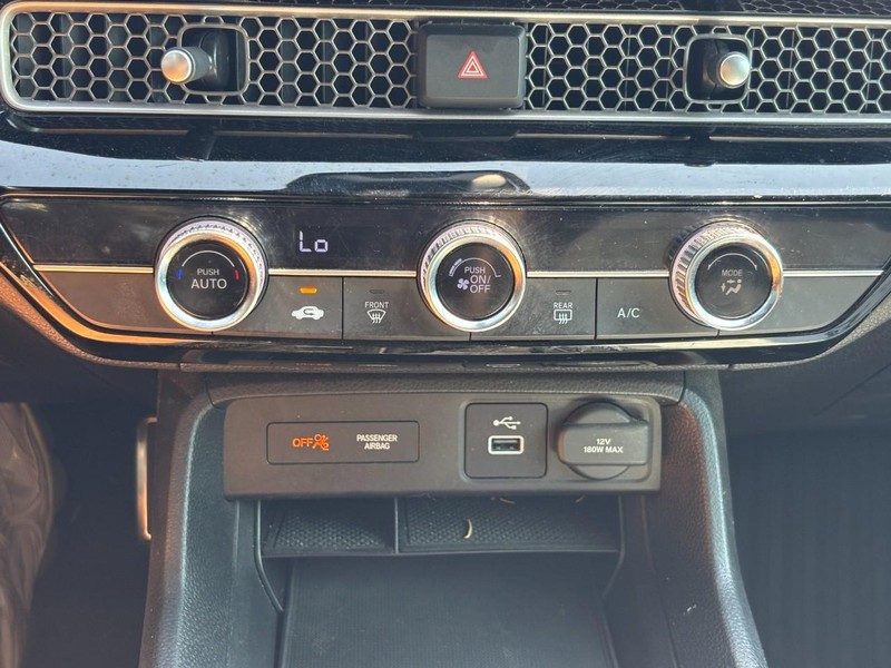 Honda Civic Hatchback Vehicle Full-screen Gallery Image 24