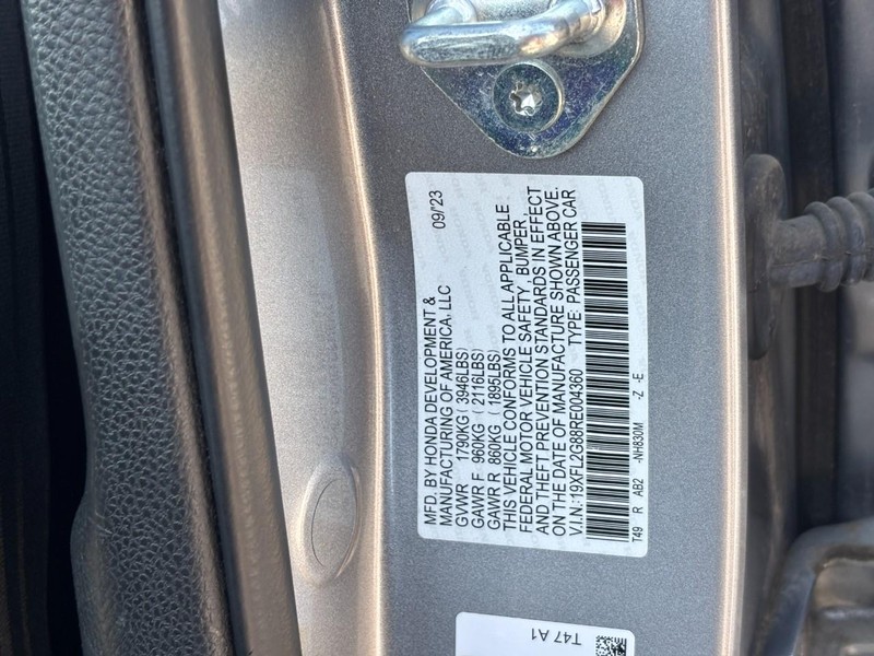 Honda Civic Hatchback Vehicle Full-screen Gallery Image 25