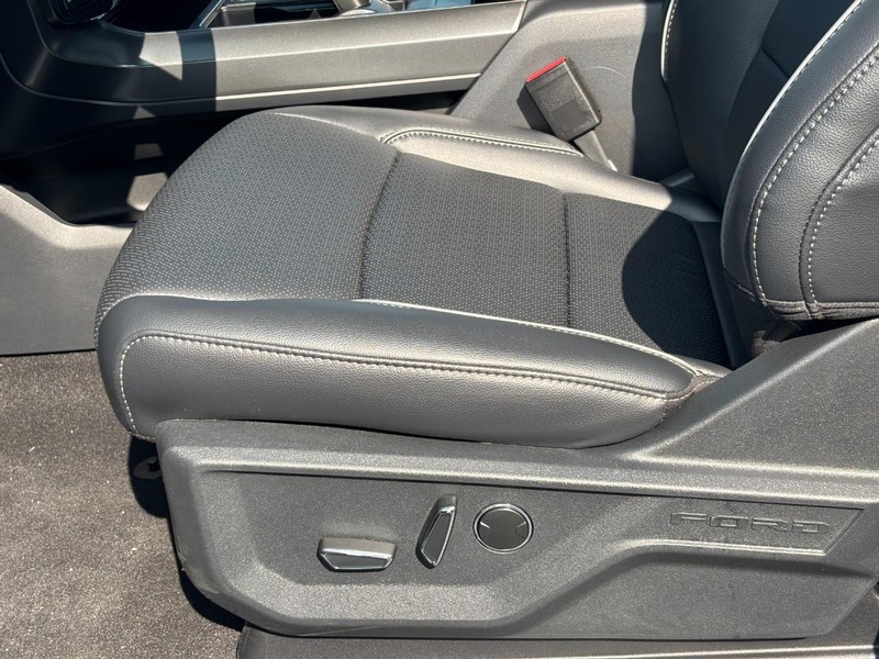 Ford F-150 Vehicle Full-screen Gallery Image 17