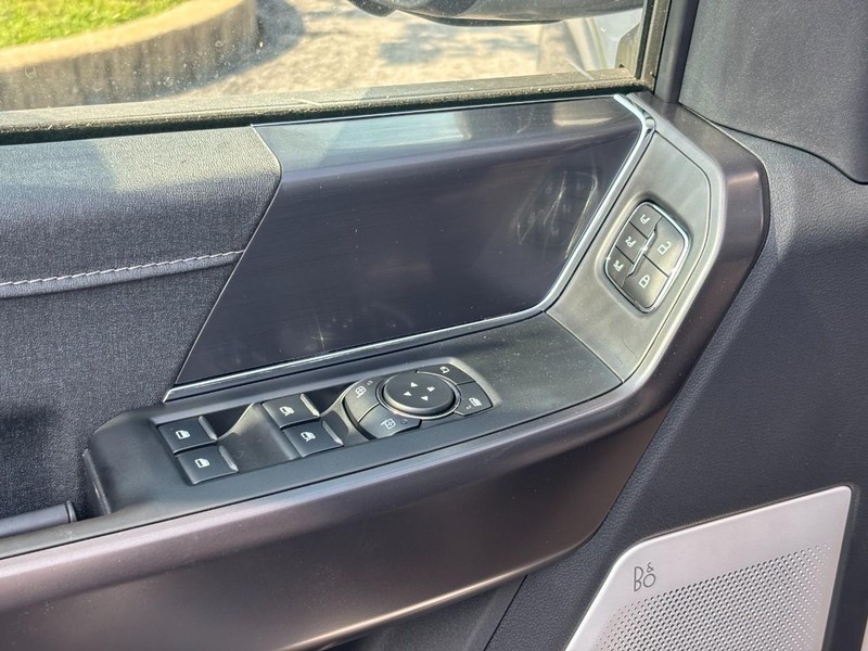 Ford F-150 Vehicle Full-screen Gallery Image 18