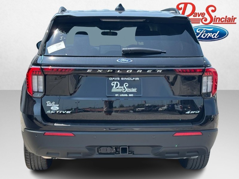 Ford Explorer Vehicle Full-screen Gallery Image 08