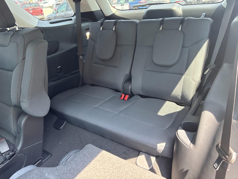 Ford Explorer Vehicle Full-screen Gallery Image 13