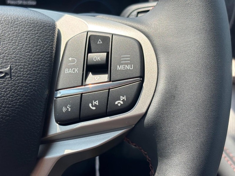 Ford Explorer Vehicle Full-screen Gallery Image 21